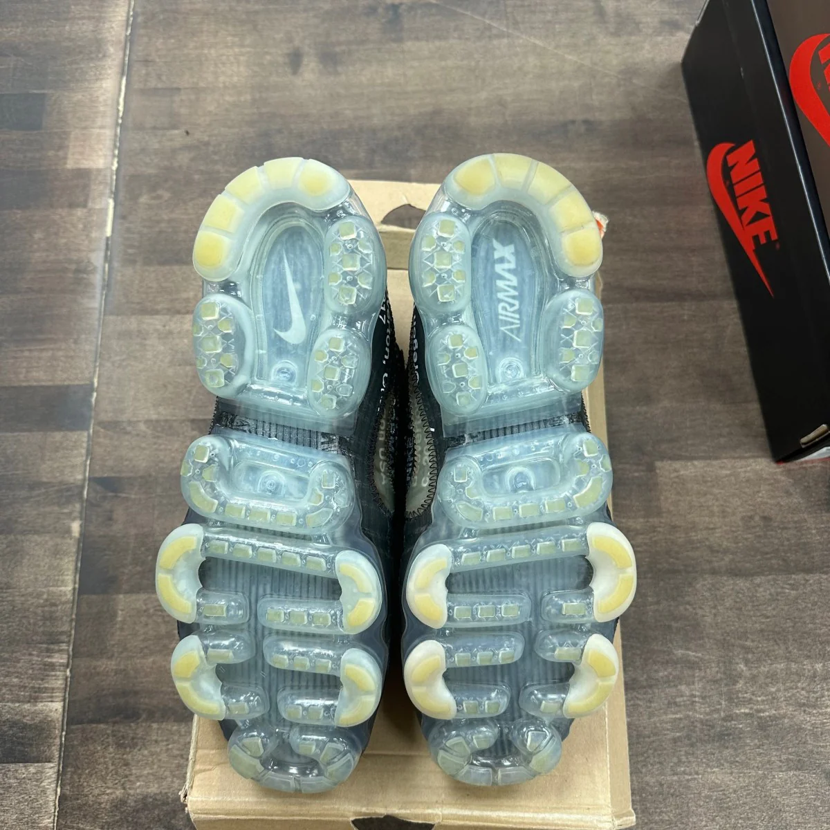 Nike Air VaporMax Off-White Black (2018) Size 10 (Pre-Owned) - Image 9